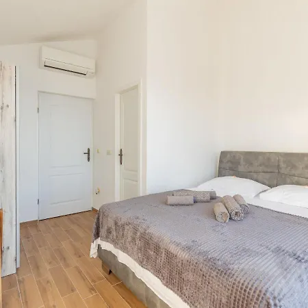 Holiday Victoria By Interhome *