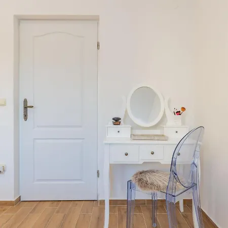 Holiday Victoria By Interhome *